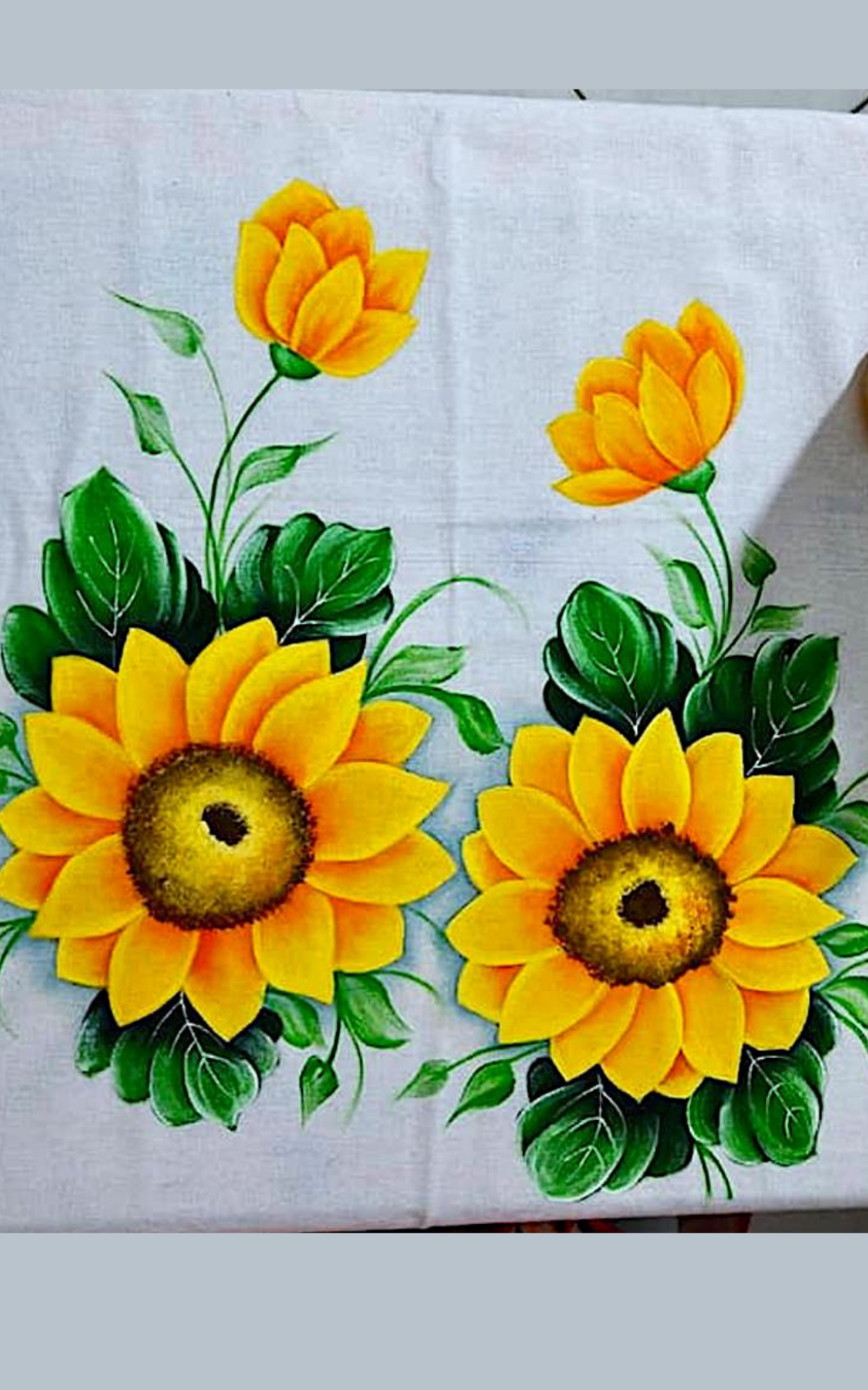 Pintura em tecido de girassóis amarelos