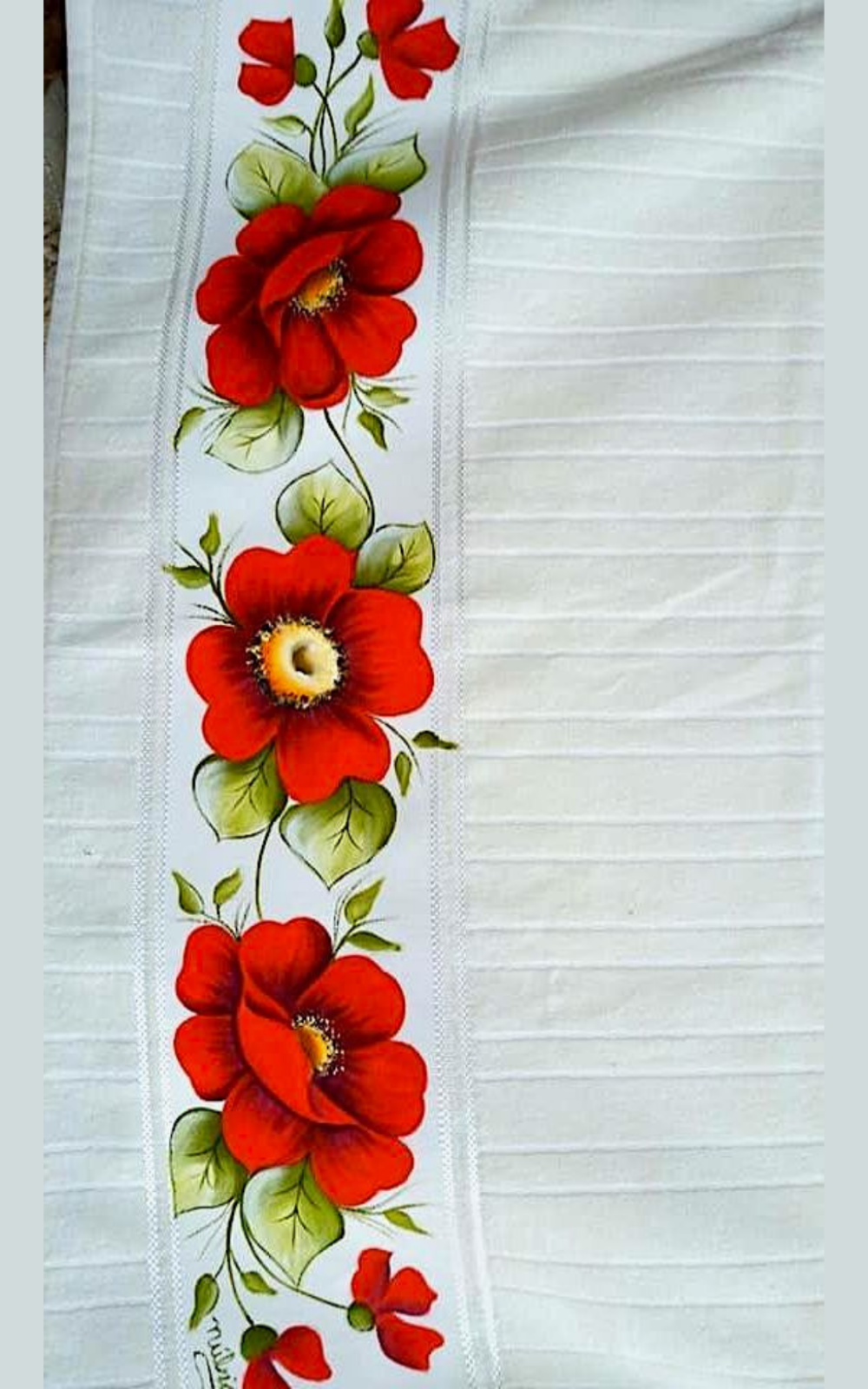 Pintura de flores vermelhas em barrado